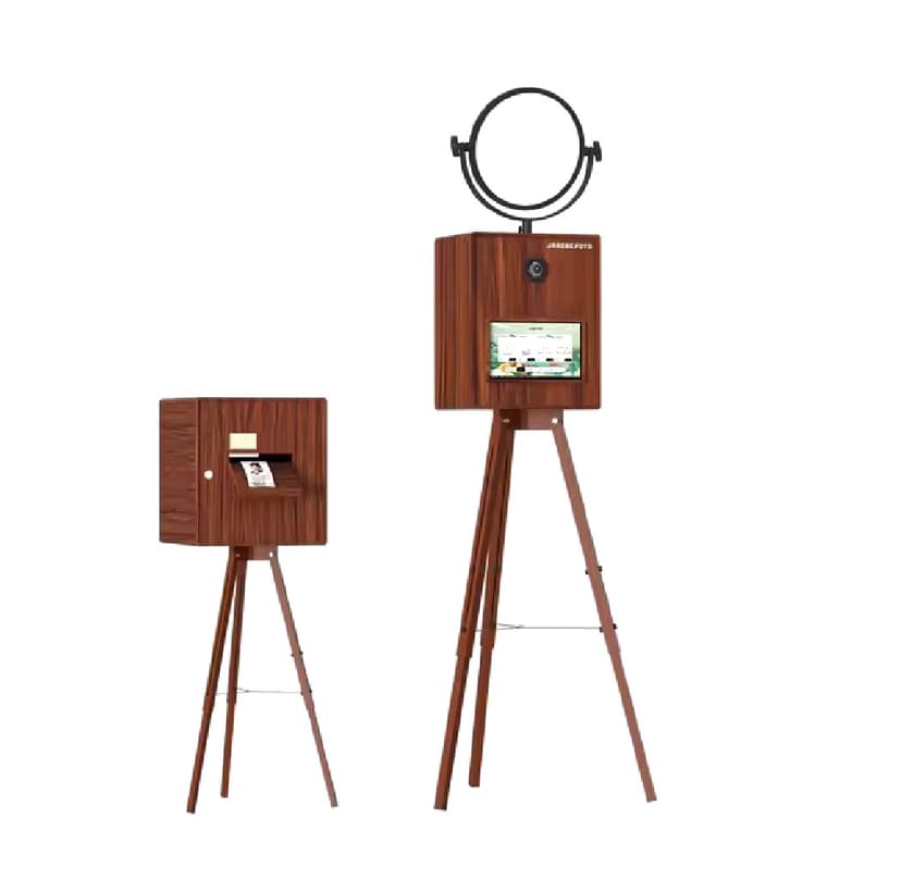 Deux bornes photobooth en bois sur trépied